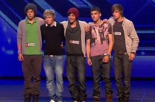 ProjetoWMYB_PT1's tweet image. Hoje a One Direction faz 8 anos e para comemorar a @radiofanbra fara um especial de duas horas e esperamos que todas as directioners estejam la para esses especial.

#8YearsofOneDirection

A tag para pedirem as músicas é #1DFan