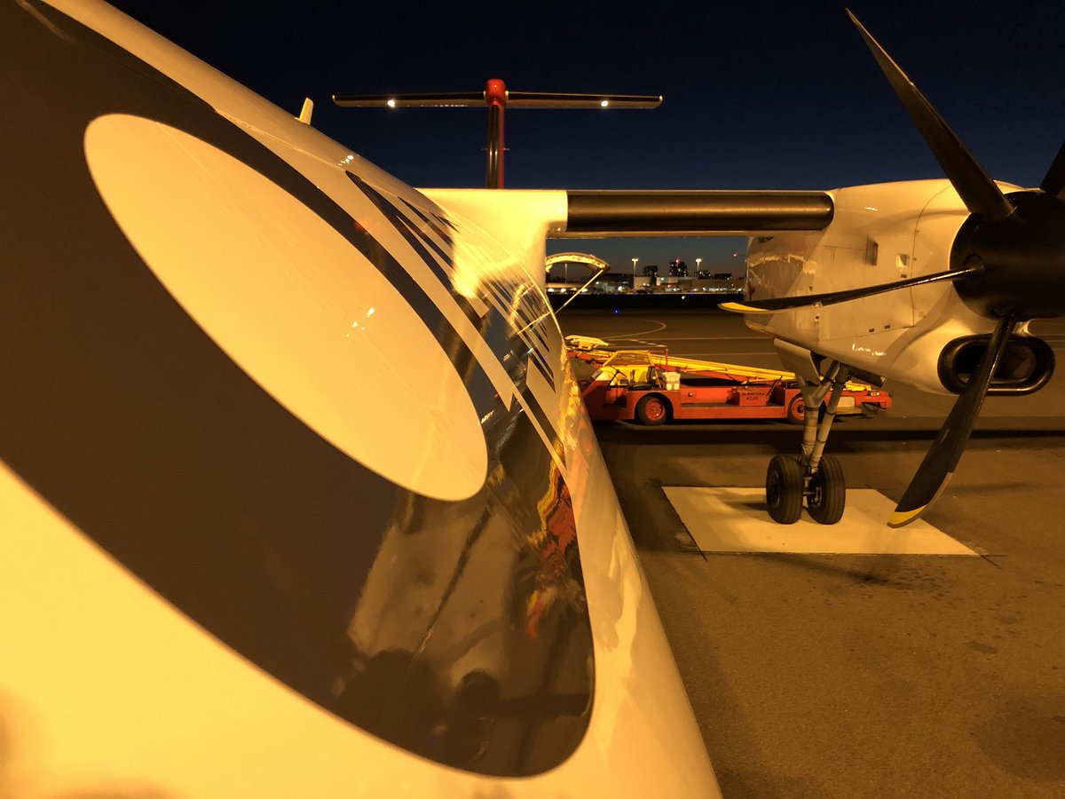 kmacken30's tweet photo. Late night departure, waiting for the last of the bags to be loaded. #qantaslink https://t.co/kQpIOMpOBK