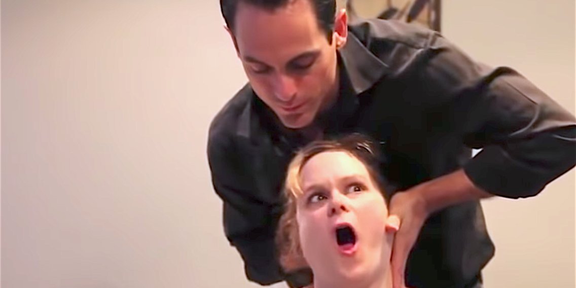 Chiropractor cracking back youtube Chiropractor cracking back youtube