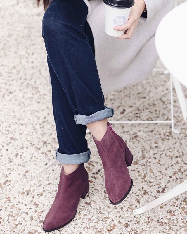 tatijurado's tweet photo. Generalmente me gusta llevar color en mis zapatos 👠 y más en esta época! 🌈 mis favoritas de turno 👉🏻estas botitas de gamuza, además de hermosas son súper cómodas! (Seguro querrán saber de donde son 😉) les dejo etiquetada la marca 💜 #Trendynatblog… https://t.co/qfsuW1rANa https://t.co/5Ou2GTkya2