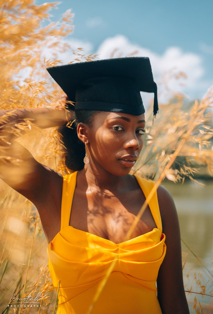 Natssonatural's tweet photo. 3 years in college and still went through clearing but last week I graduated with a First Class in BSc Accounting and Finance! To God be the Glory ! 🙌🏾👩🏽‍🎓✨🎉
#Essexgrad #FirstClass #Jesusdidit #AccountingandFinance #Graduate #Blackgirlsinyellow #HackettsFirst https://t.co/078JBcmBEq