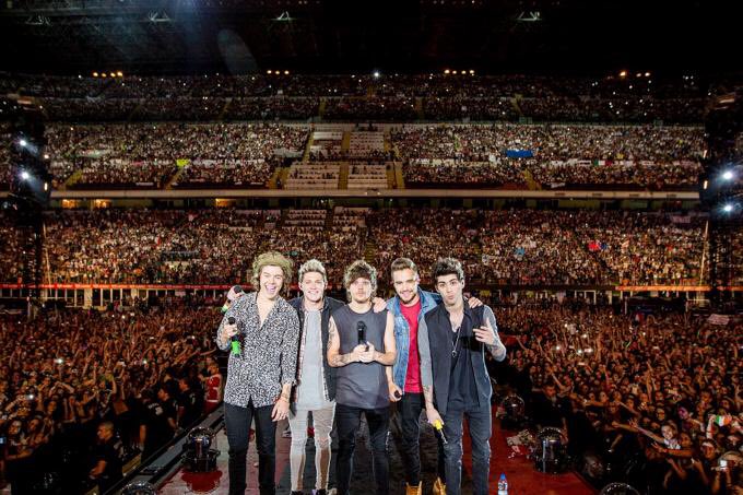 goIdenIovie's tweet image. from bottom of the stairs, to the top of the world. 

#8YearofOneDirection