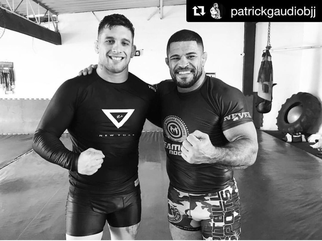 Jiu-Jitsu na veia! @patrickgaudiobjj
#artesuave