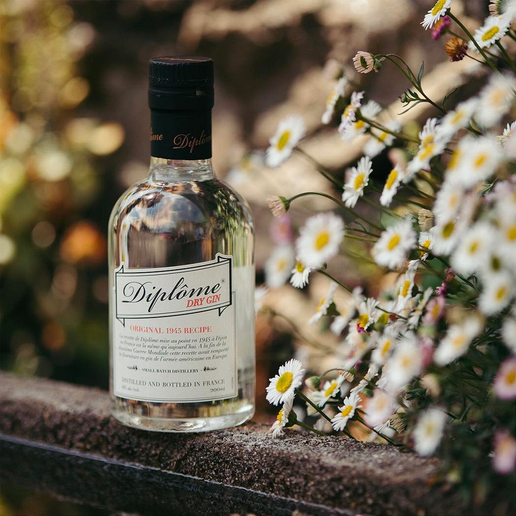 “Perfect for a martini or any variety of classic gin cocktail.” <a href="/DiplomeGin/">Diplôme Dry Gin</a> ◉ 93 Points ◉ on #Distiller: distiller.com/spirits/diplom…