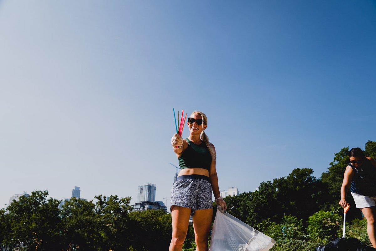fitppl's tweet photo. 15 volunteers removed 747 pounds of trash at our HOPE Gallery cleanup. That’s 52 FULL bags in 2 hours. Great work by everyone that volunteered. 🙏 Learn how to join our next cleanup here 👉 https://t.co/akDbBmXQg0 https://t.co/cXpbdqkpwM
