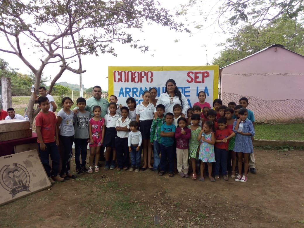 Eicarrilloa's tweet photo. Con gran entusiasmo se dio inicio a la estrategia TCV 2018! #Nayarit 
Con esta acción queda de manifiesto la gran responsabilidad  que asumen los jóvenes para fortalecer los aprendizajes de los alumnos en los campos formativos @CONAFE_mx @EducacinComuni1 @ETorresRivera1 https://t.co/GEVCJ0XVm8