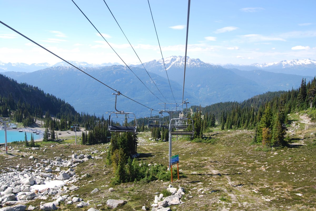 先日、ウィスラーに行ってきました！
山の上は少し雪が積もっていて、一緒に行ったインド人のナンシーは転んでばっかりで少し笑っちゃいました。笑
壮大な大自然にとーっても癒されました🌲🌲(Sayako)
#バンクーバー #ウィスラー #日帰り旅行 #大自然 #絶景 #カナダ #ワーホリ #留学 #晴天 #アウトドア