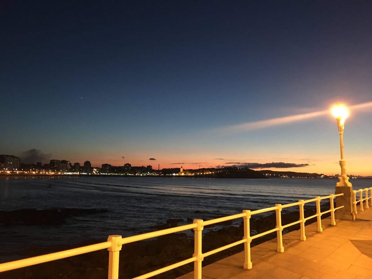 davidglezpaneda's tweet photo. Sin palabras @gijon #Gijon https://t.co/Oe29aLchqP