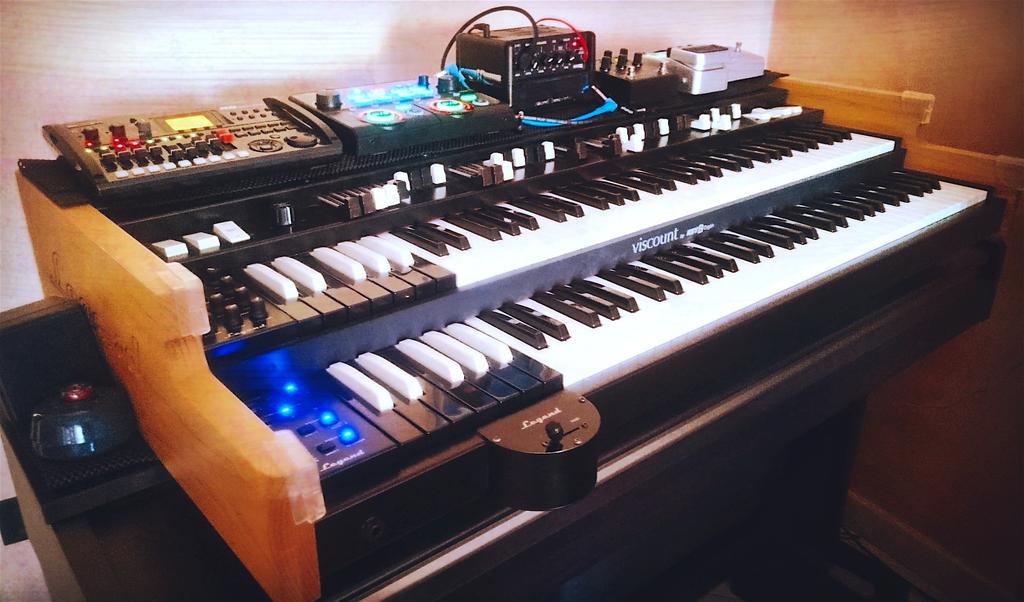 paolocercato's tweet photo. LIVE STUDIO SESSION 2018

FB PAGE: https://t.co/aaFqWVfDG7  
 
#organtrio #live #studio #session #viscount #legend https://t.co/82QHg0Xr2F