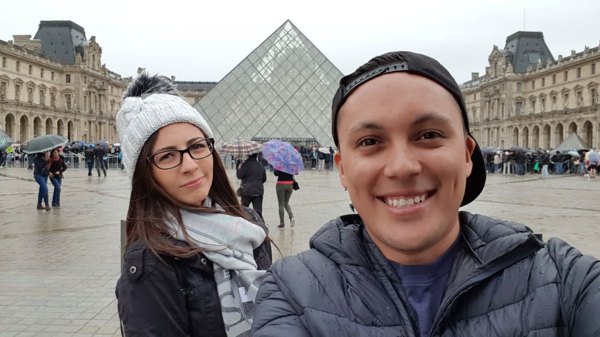 mamachita1902's tweet photo. Musée du Louvre 🖼 @carlosonic 
#travel #couplegoals #beautiful https://t.co/nR5vMmvqmL