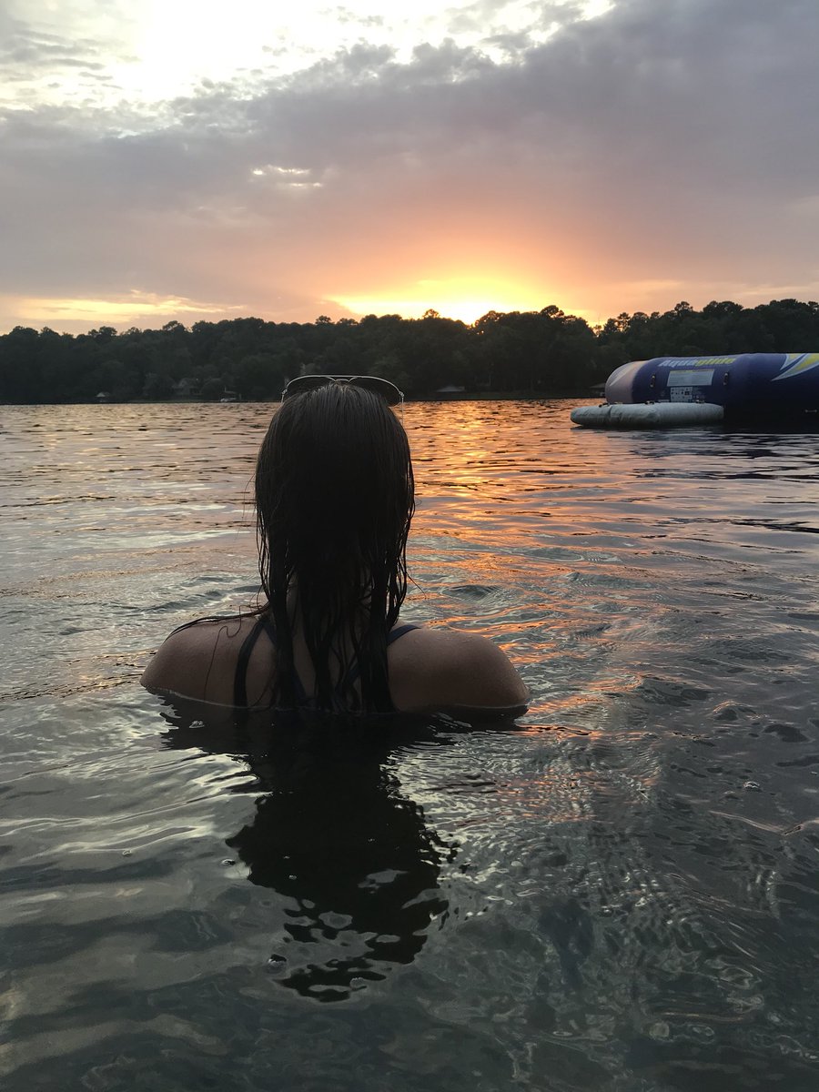 ChefRyanKate's tweet image. Sunrise, sunburn, sunset, repeat!