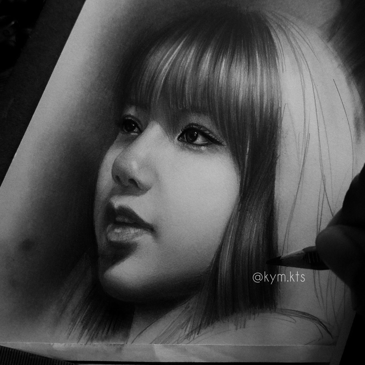 kymartist's tweet photo. Big love, Lisa.
My painting.
#블랙핑크 #리사 #BLACKPINK #LISA #painting #pencil #portrait https://t.co/iektFXDoKn