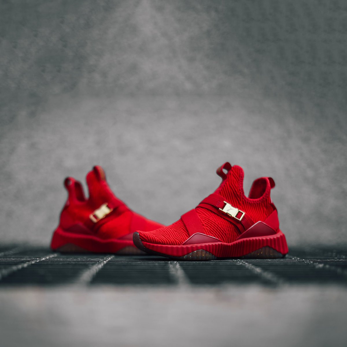 puma defy varsity mid athletic shoe