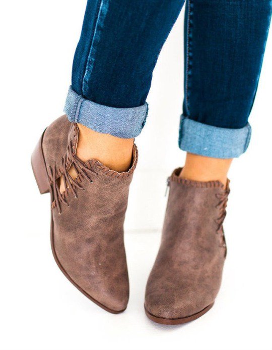 SilkRd's tweet photo. Lana Stitched Booties
https://t.co/8ejEARoCwx

#shoes #fashion #heels #booties https://t.co/fdvhHqTA2H
