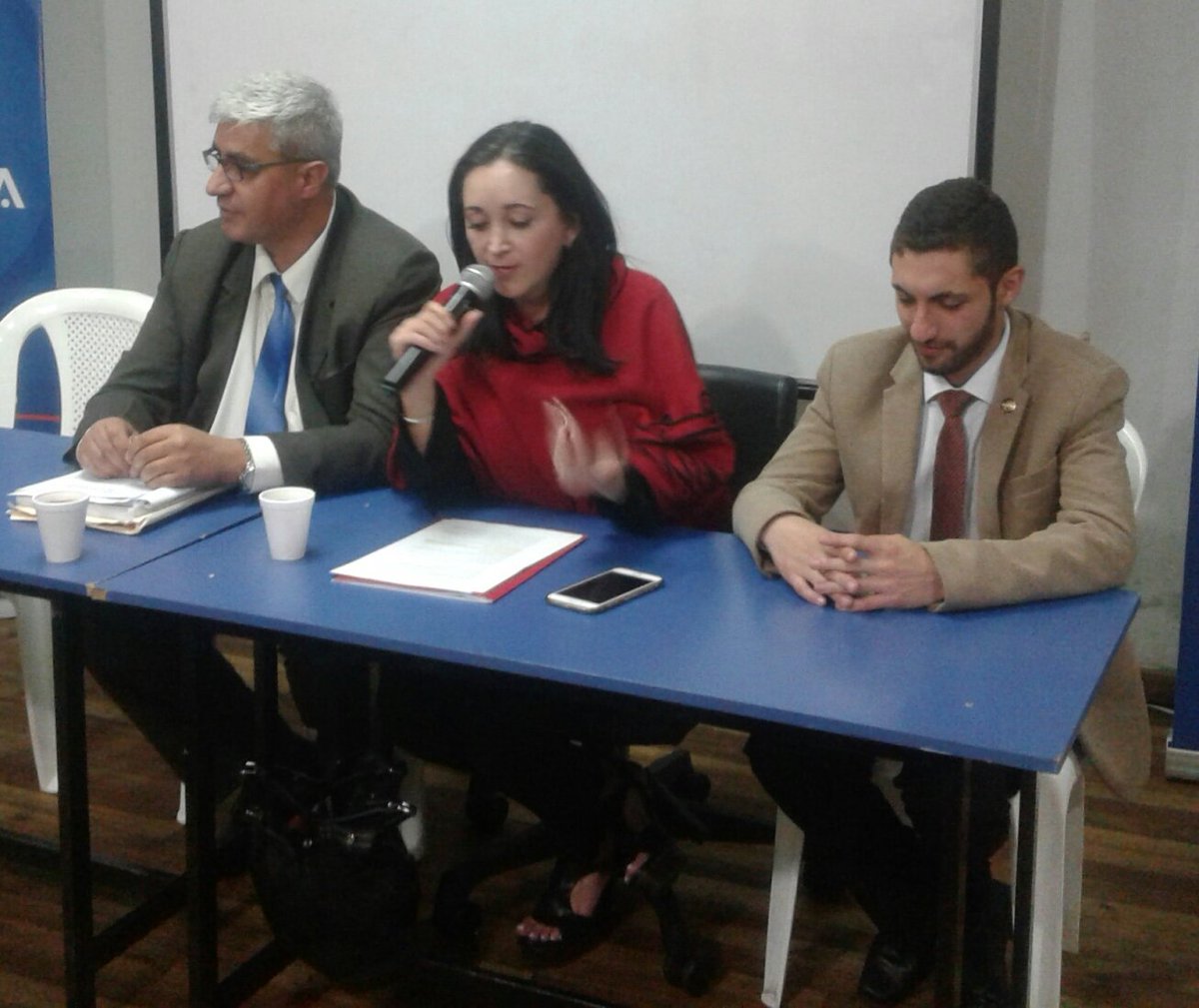 Participa62's tweet photo. Dando inicio a la reunión semanal de @Participa62  con la presencia de Geovanny Palacios, presidente de @Participa62  y con los expositores Ing. Dora Ordòñez C y Dr. Dario Ordóñez A, con el tema "Informe final de contraloría sobre el tranvía" https://t.co/8scKzlNIU2