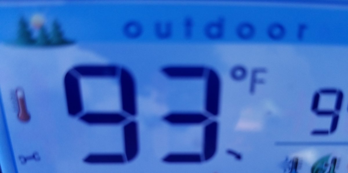 KeithMalinak's tweet photo. I'm cold. #FSummer https://t.co/xxExzeBwFx