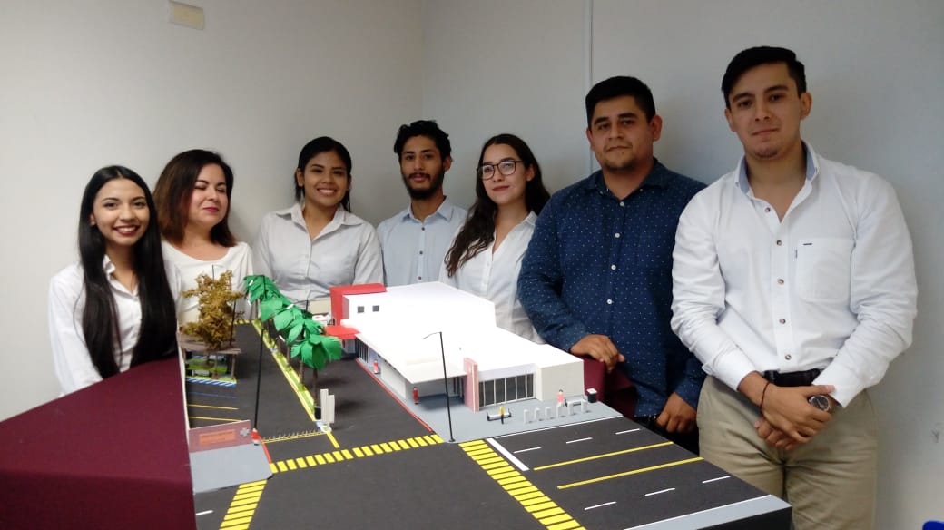 CruzGys's tweet photo. Con miras de sumar esfuerzos, alumnos de la Universidad Vizcaya de la carrera de Arquitectura, presentan proyectos de remodelación de Cruz Roja Guaymas. https://t.co/WEH7kxbVtc