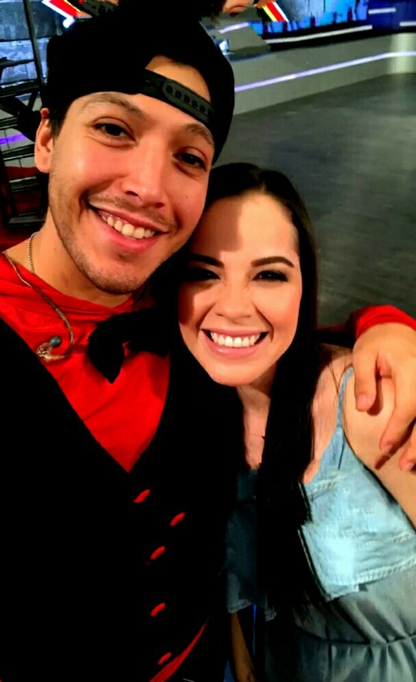 TeamAroopy's tweet photo. 💛❤ @ArelyTellez @_snuppy08 https://t.co/qNP2wkNVID