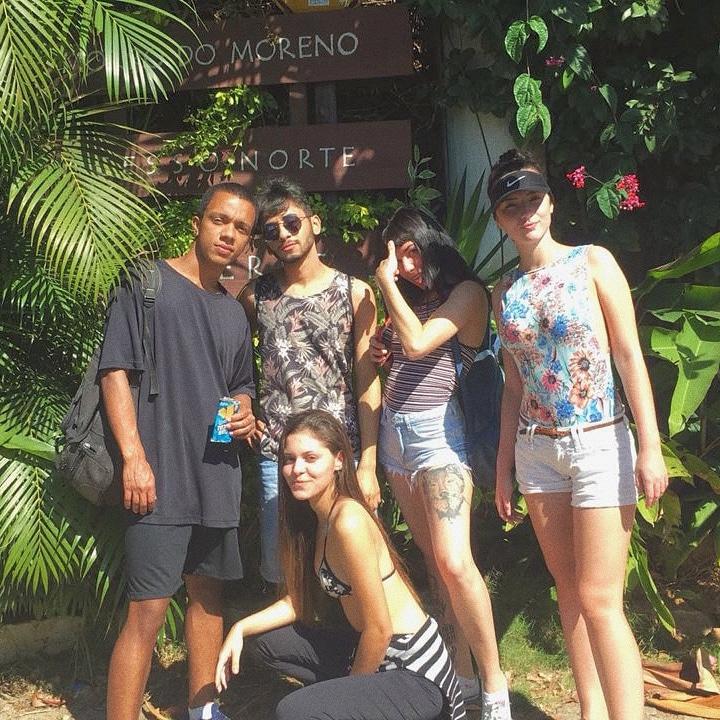 Gerrison12's tweet photo. Vamos viajar o mundo juntos 🌻🌻🌻 https://t.co/d66ST1rCuK