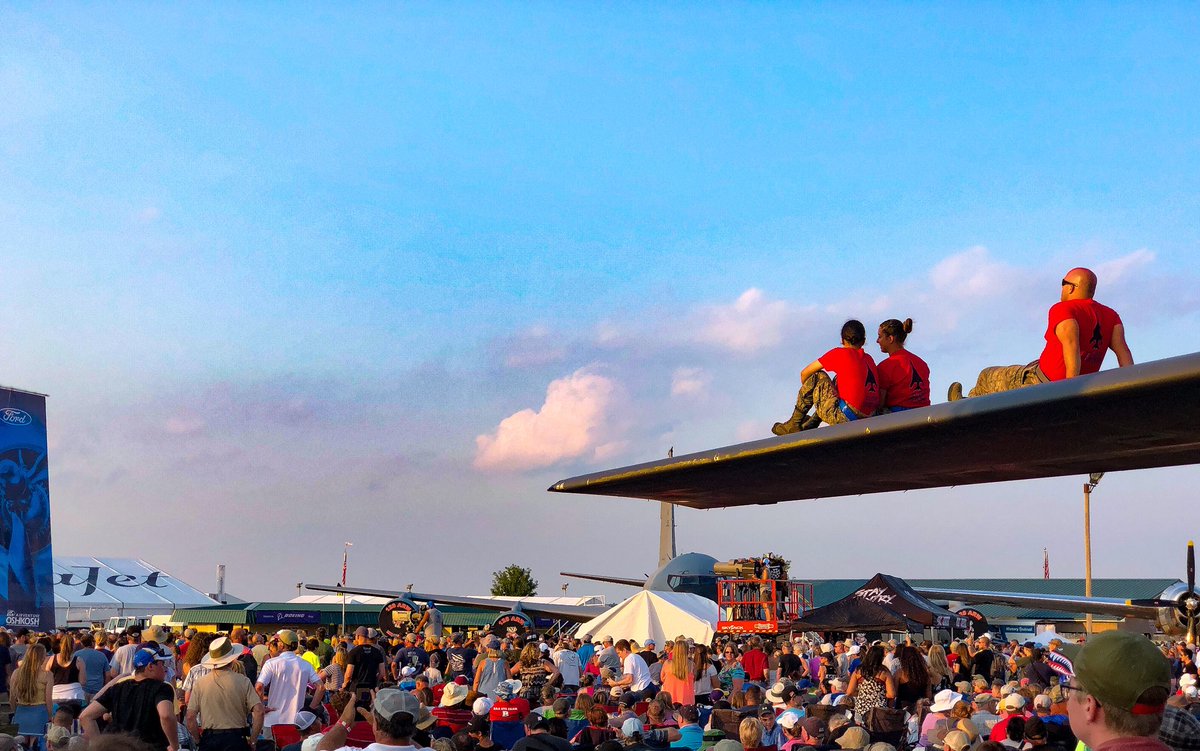 WaypointFBO's tweet photo. The crew of this B-1 bomber had the most badass seat in the house at the @dustinlynch concert tonight @fordairventure #osh2018
#avgeeks https://t.co/2K9XQnFTGM
