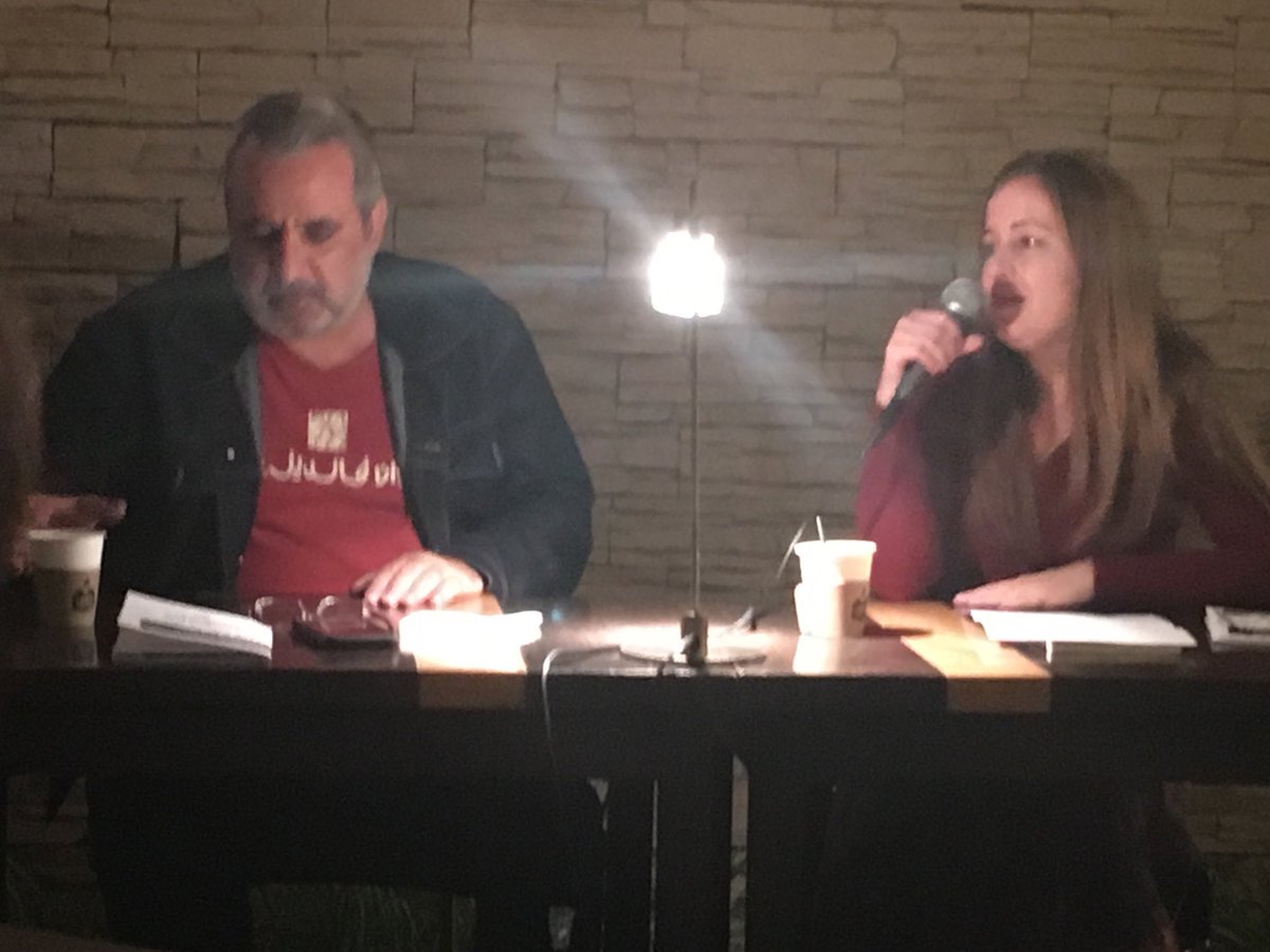 mocavarea's tweet photo. Xavier Frías Conde, poeta y escritor español presenta su libro, este momento, en #LibroTinto de @LibreriaRayuela https://t.co/UndaWK7DaN
