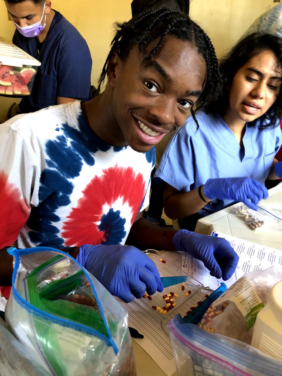 maranatha's tweet photo. Our teens are busy on #ultimateworkout28, helping conduct health clinics near Entre Ríos, Bolivia! @UBiasd 
#maranathavolunteersinternational #missions #missionary #missiontrip #sda #adventist #seventhdayadventist #bolivia #volunteering #volunteer #ultimateworkout https://t.co/Pog38c3jds