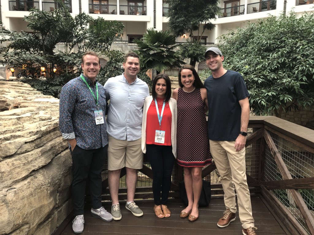 USFVinikMBA's tweet photo. Three generations of alumni reunited in Dallas! https://t.co/6KRg6aD3dT