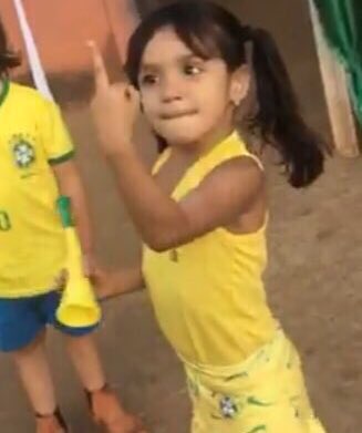 eucamilyyy's tweet photo. Quando eu passo nas festas e os meninos puxam meu cabelo: https://t.co/4ig7NuiGk5