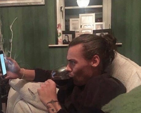 haleyjane29's tweet image. Me waiting for Harry to tweet about #8yearsOneDirection