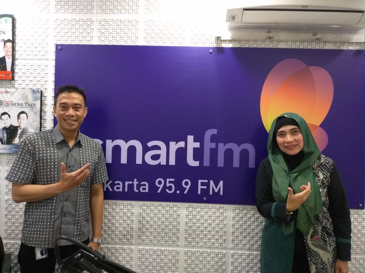 RadioSmartFM's tweet photo. Terus simak Smart Syariah bersama Ibu Ayu dari @PaytrenOfficial yang membahas tentang Investasi Syariah dan Bersedekah dalam Waktu yang Bersamaan #SmartSyariah #SmartFM959 #SmartFMNet https://t.co/P83YaM6LsR