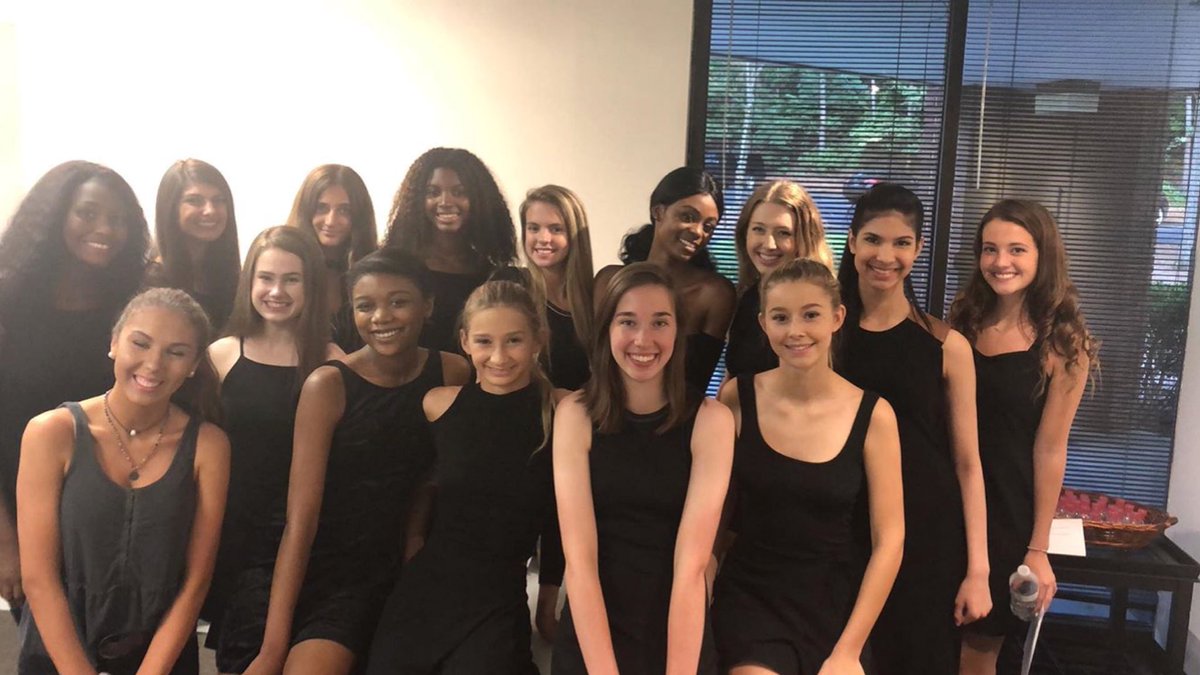 Eshesmiles's tweet image. Alex Peyton (pi_brownie on IG) @ #BMGModelsAtlanta enjoying the #modelworkshop! 👠❤️

#modellife #working #RandiLayne