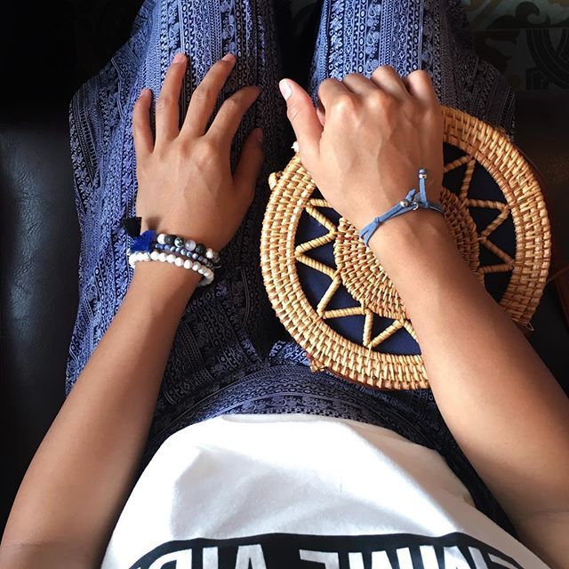 Tresarbijoux's tweet photo. This match of accessories 💙🌻
•
•
•
•
#bohooutfit #bracelet #summer #gemstone #gemstonejewelry  #bracelets #rattanbag #boho #bohostyle #bohojewelry #simpleandpretty #braceletstacks #blue #handmademtl #mtl #montreal #faitmainauquebec #tresarbijoux https://t.co/ADfxql0AIs https://t.co/Pbzo19ZvCZ