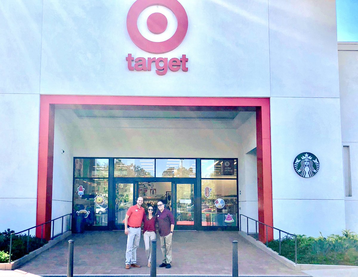chantaletorres's tweet photo. Serving our UCI guests for 1 year now! Happy anniversary T3233 team! ❤️🎉 @socal_dan81 @stimpani @bcormalis https://t.co/1mRhkfRVCz