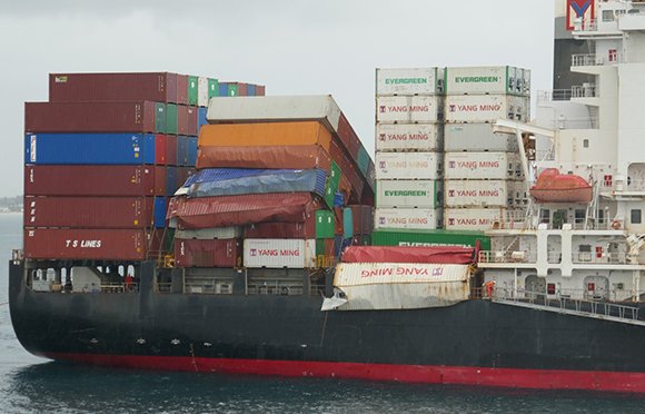 atsbgovau's tweet photo. The ATSB has released its preliminary report into the loss of containers overboard from container ship YM Efficiency, off Newcastle on 1 June 2018. The investigation is continuing #ATSB #ymefficiency https://t.co/ZaMq9xFIQp https://t.co/MZAQRlHq53