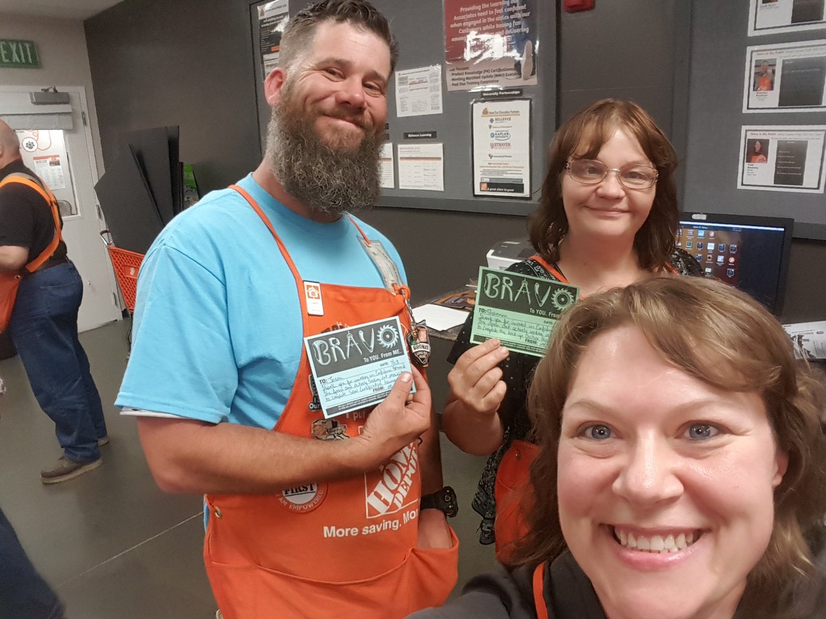 nicolegdula1304's tweet photo. FES, Shannon, and D21 DS, Jason, receiving BRAVO's from their favorite HR Manager for actively persuing cross-training and Creating Confidence Behind the Apron!  

#PNWGrowToGreat #Develop #Celebrate #backupcashier #saw #training #mightywasilla https://t.co/865yt0hzfk