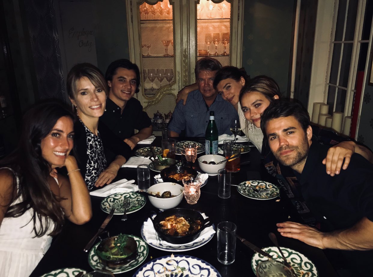   Paul Wesley celebrating his birthday with his family and his gf Ines. I love seeing him so happy! 