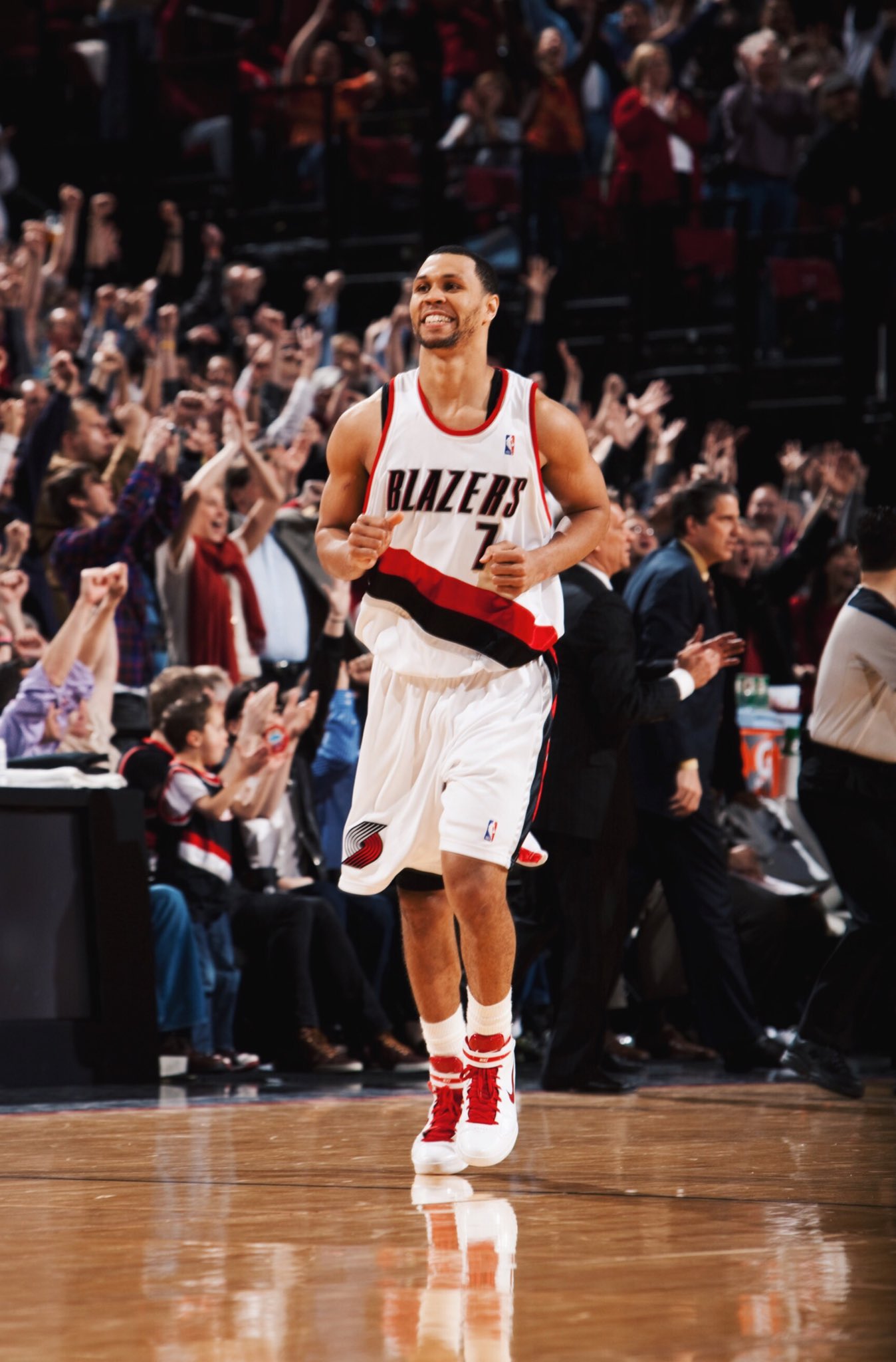 Happy birthday Brandon Roy. A bucket getter in the Nike Air Max Rise 
