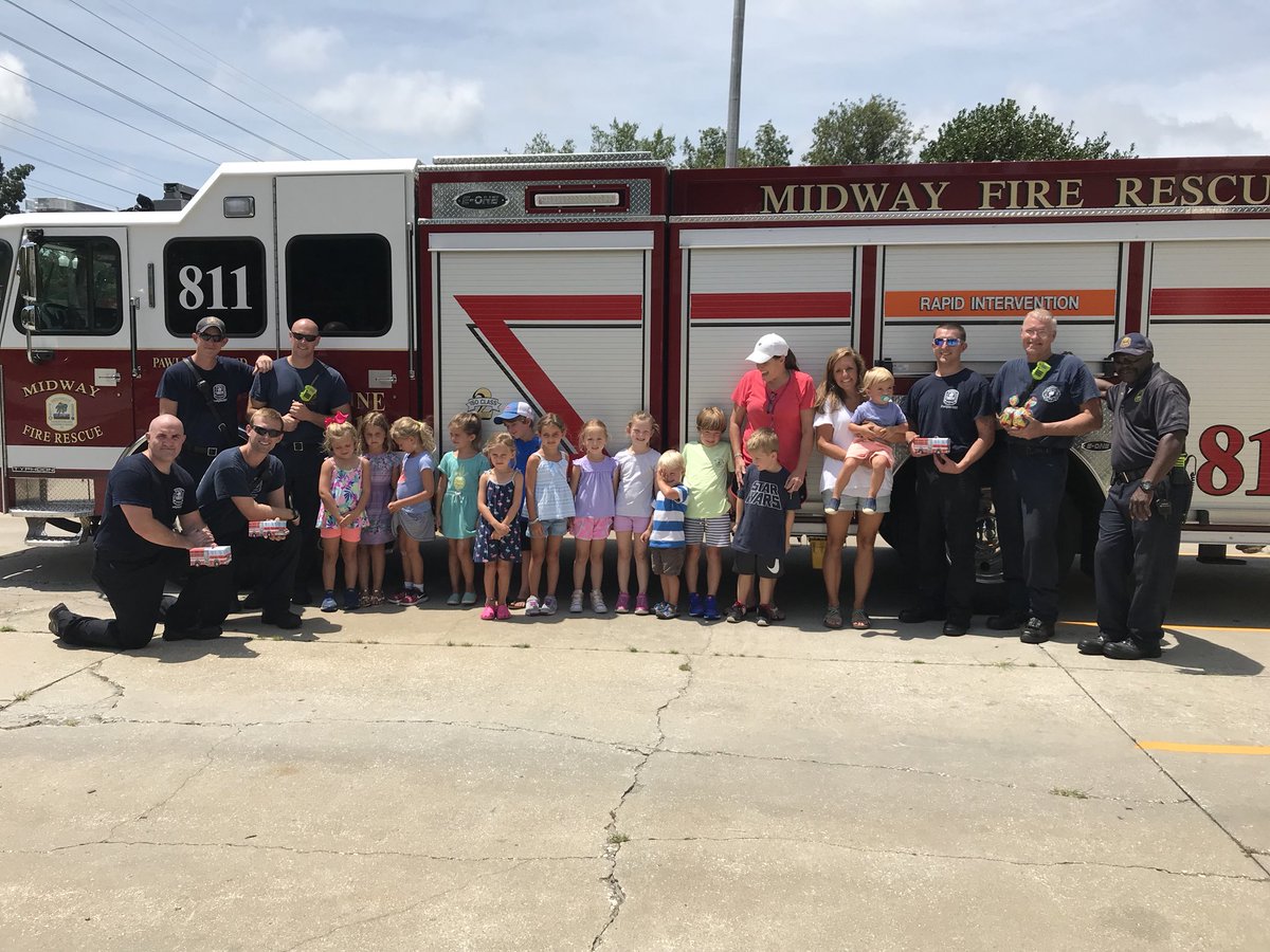 MidwayFireResQ's tweet image. Midway Fire Rescue would like to give a big Thank You to the All Saints Church Group that stop by today with awesome snacks for our crews. The children spent all morning baking cookies and making trail mix for the crews along with packing them in small fire engines.

Thank you!