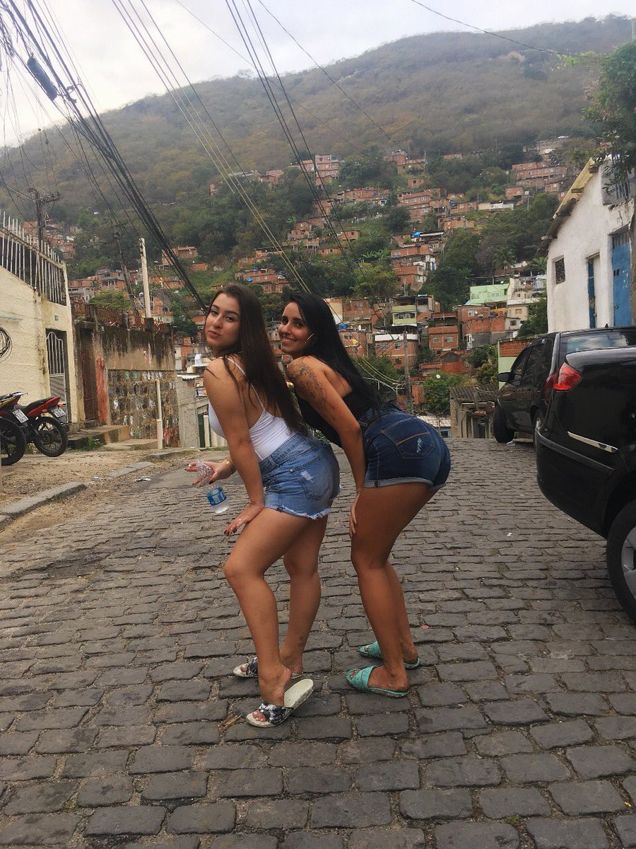 Bruna_crvg1's tweet photo. princesas do pé podre 🇨🇴🇨🇴🇨🇴
@marcellagim 💕💕 https://t.co/IAmhccwiaw