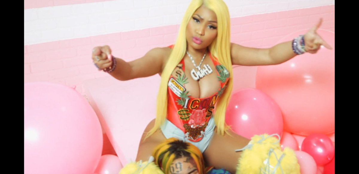 MILFbarb's tweet photo. The year is not over and @NICKIMINAJ has given us 12 hits.... no album out yet. Waiting on the documentary.  Like she's REALLY on her grind. It's mindblowing! This is why I stan. She motivates ME! #Queen coming soon. Stream #FEFE #bed #ChunLi #BigBank 🦄💖🦄💖🦄💖 https://t.co/NMlprTgP7h