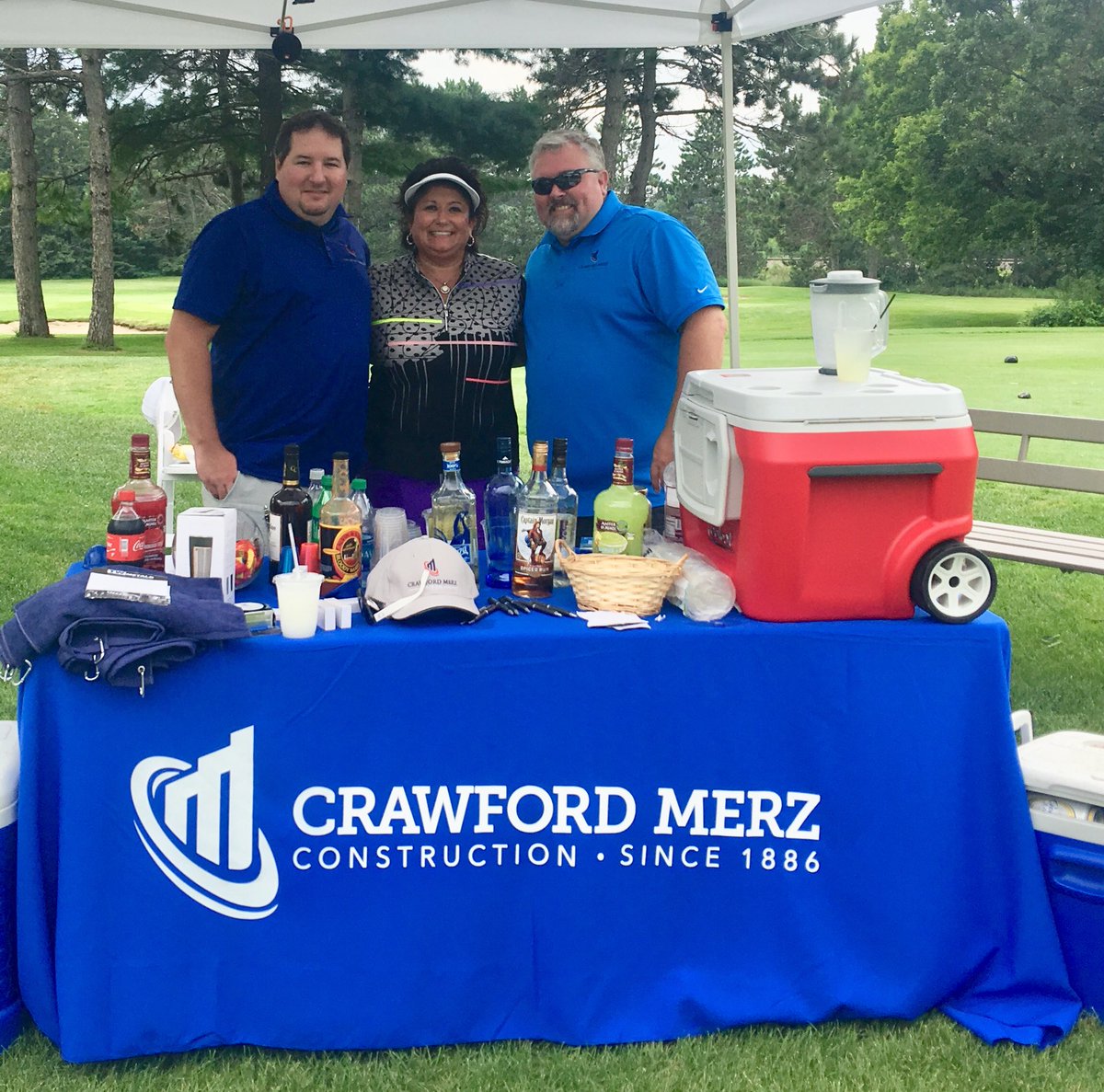 Great day for the @bomampls golf tourney today @Bunkerhillsgolf! Thanks to everyone who stopped by our hole! @CrawfordMerz