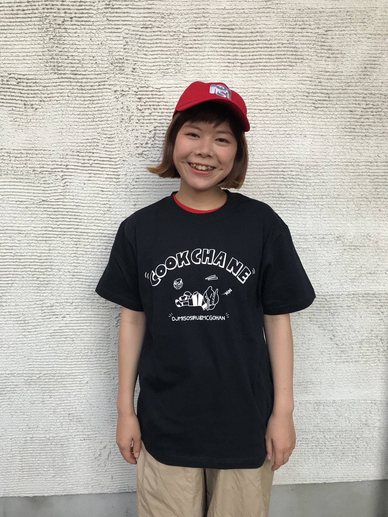 Djみそしるとmcごはん お知らせ用 En Twitter 新着情報 Djみそしるとmcごはんのnewグッズ が発売することが決定しました Tシャツ2色 キャップ2色 エプロン ボトルが明日の正午から購入可能です おみそはんが