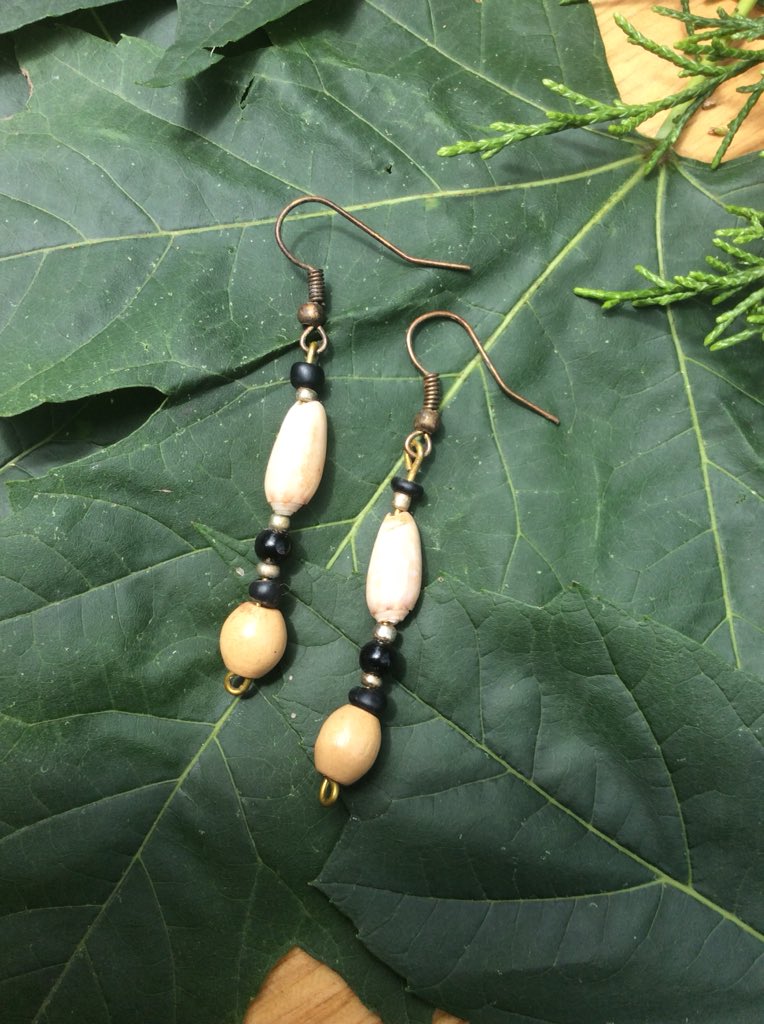 GypsyEco's tweet photo. GypsyBelleEcoArts #seashelljewelry #beachboho #gypsysoul #GypsyEarring #gypsyvibes #festivalfashion https://t.co/rWYSiAlSZi