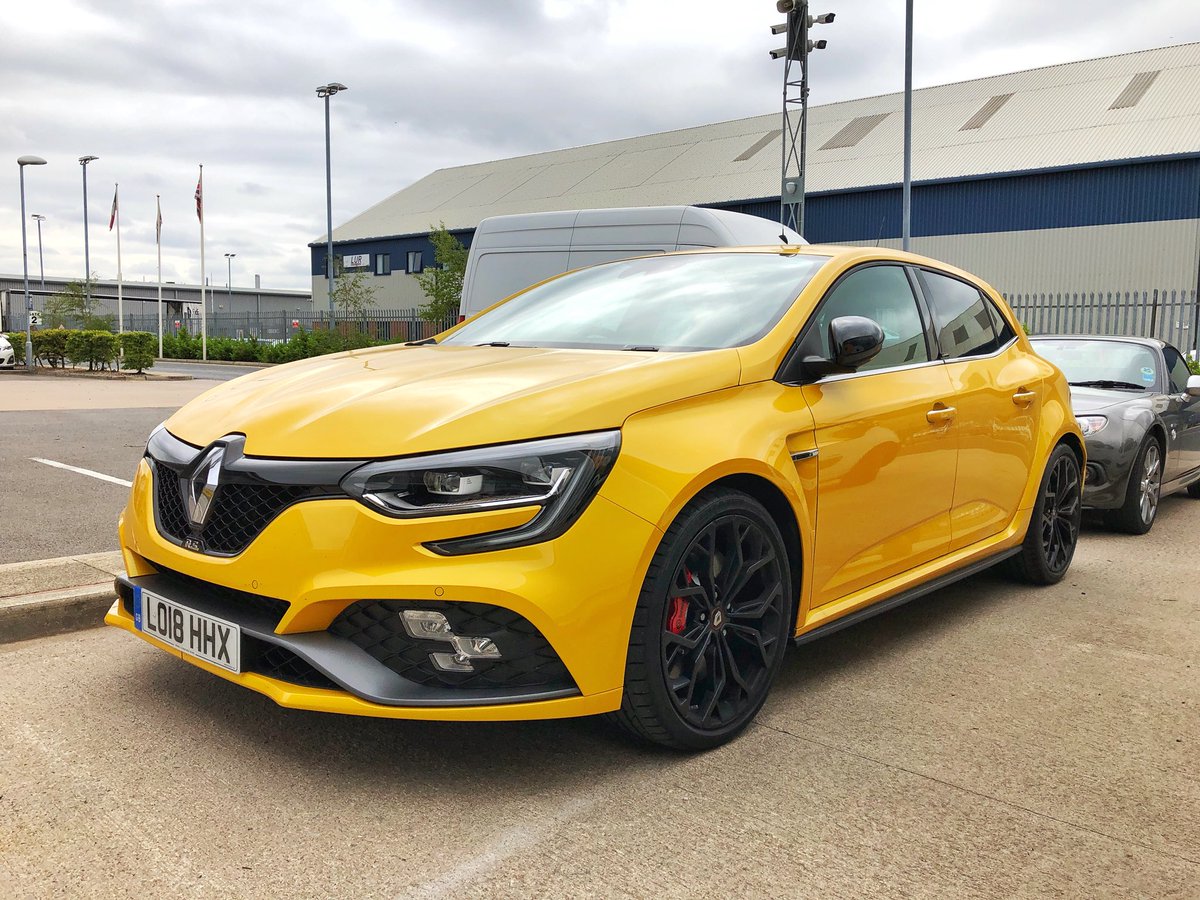 Revolve stage install coming along nicely for our 4th #VR #virtualtour shoot for <a href="/RenaultRetailUK/">RenaultRetailUK</a>