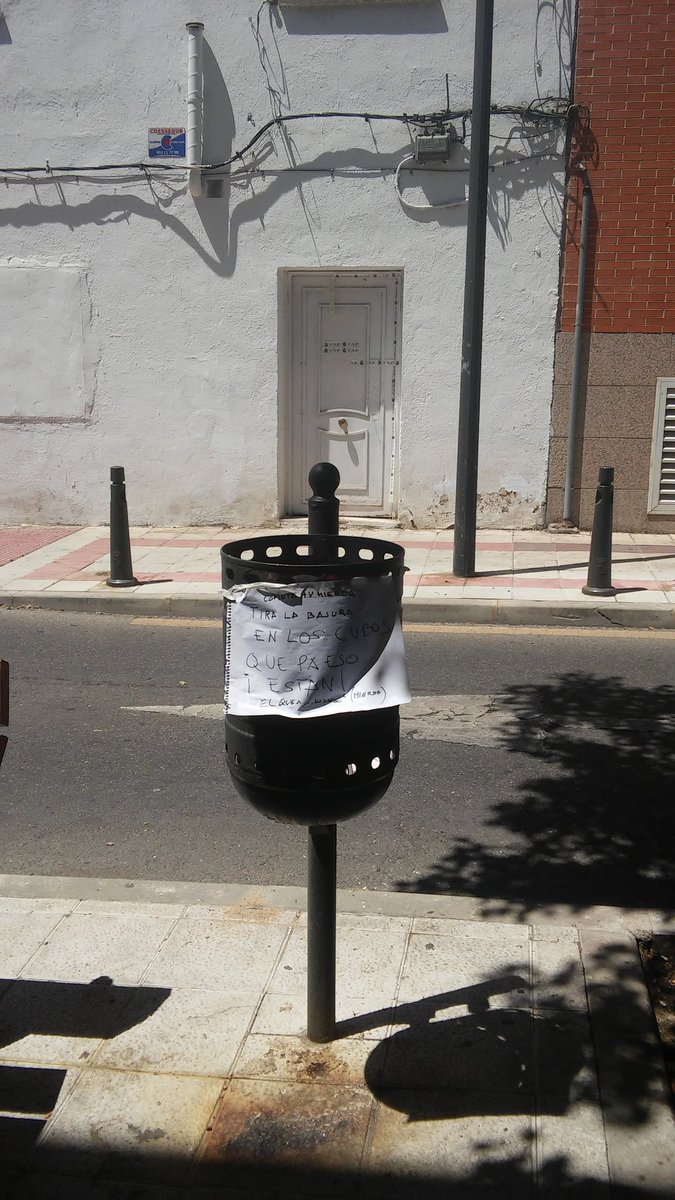 alhondigueros's tweet image. Vecinas hartas del incivismo de otras y la desidia de los servicios de limpieza.