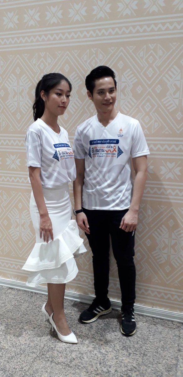 rungrawee4334g1's tweet photo. งานคู่ก็ต้องมีรูปคู่เนาะ
#ฟิตหัวใจให้พร้อมวิ่ง #2CRACHARITYRUN2018 
#โฟกัสพลอยใส
📷🙏พี่จุ๋ม https://t.co/XBvHfKvF0P