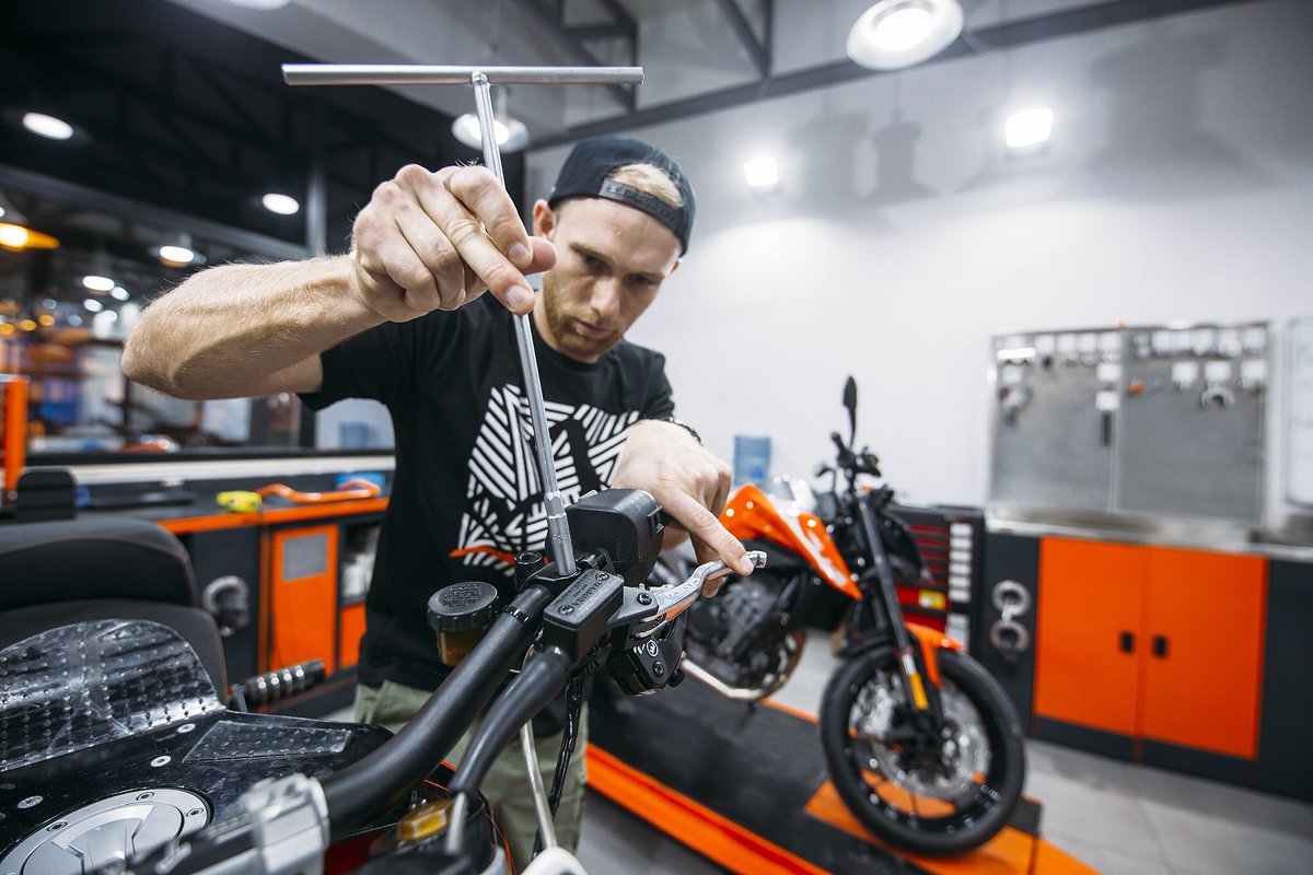 RokBagoros's tweet photo. You know I freakin love to wrench around in the workshops and @magura_official fits in just perfect when we talk about dynamic action!🤘#whostopsyou https://t.co/u6cLUNLEto