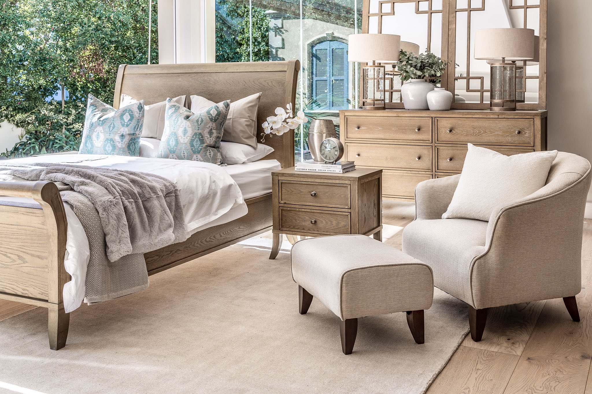 Coricraft chest on sale of drawers