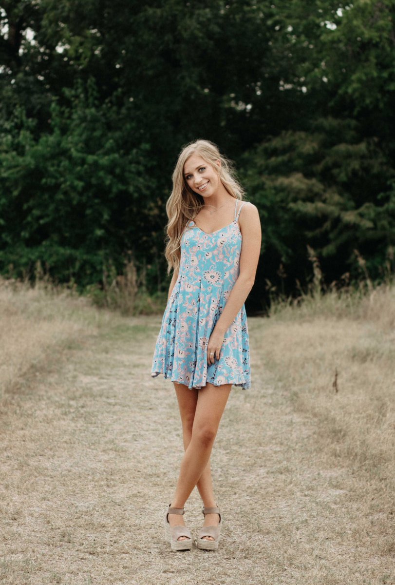 AudzKate's tweet photo. Seniors gettin prettier &amp; prettier 🌸 book w/ me for a fun time!💕 https://t.co/5iLfWxPx5r