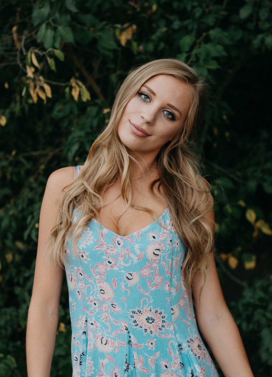AudzKate's tweet photo. Seniors gettin prettier &amp; prettier 🌸 book w/ me for a fun time!💕 https://t.co/5iLfWxPx5r